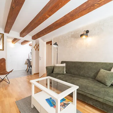 Apartman Lores